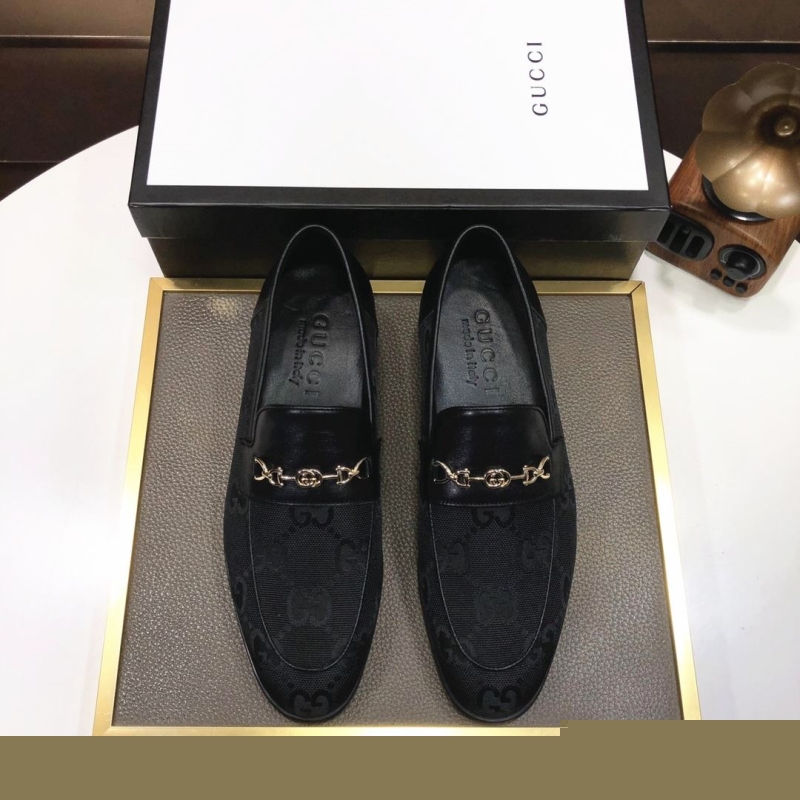G*u*i leather shoes